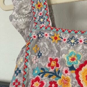 🛍️SOLD✨Savanna Jane Gray Blouse with Floral Embroidery, Size S, BNWOT